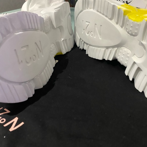 No. 21 - Picture 3 of 4